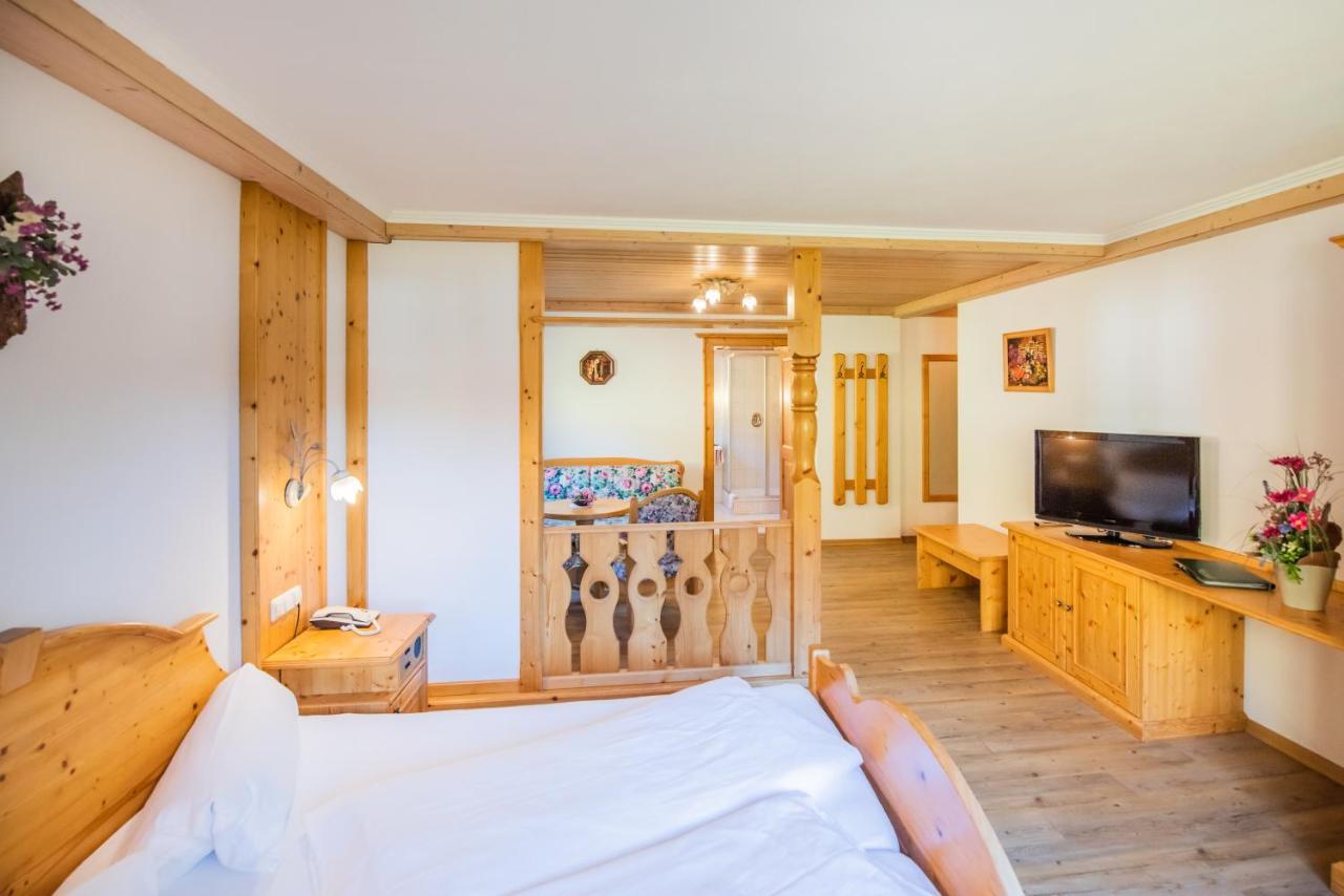 Hotel Winklerhof Holzgau Eksteriør billede