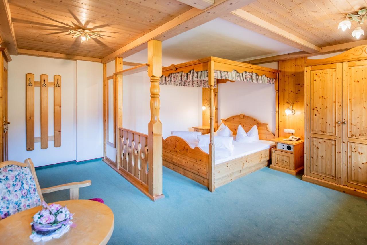 Hotel Winklerhof Holzgau Eksteriør billede